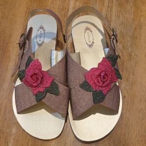 New Joyfolie Gold/Brown Girls Sandals with Red Floral Accent. New Newer Used.